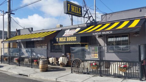 7 Mile House Sports Bar &amp; Grill