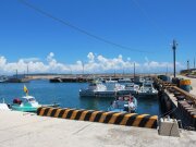 風櫃東港、西港、北港
feng1 gui4 dong1 gang3、xi1 gang3、bei3 gang3
風櫃東港(Fēngguì Dōnggǎng)、西港(Xīgǎng)、北港(Beigǎng)