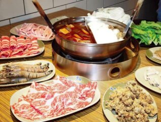 詹記麻辣火鍋-麻辣鍋與綜合火鍋料