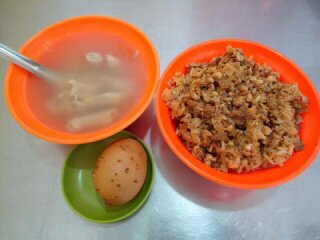 廟口的油飯招牌套餐