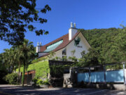 堤畔溫泉民宿