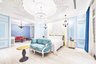 芭蕾風華109巴黎公主設計概念來自美國紐約Tiffany&Co珠寶公司的知更鳥蛋藍色，Tiffany知更鳥蛋藍色加上清新的白線條，讓空間充滿甜甜幸福的甜蜜感，圓形歐式線板，堆疊成立體多層次天花板，加上
