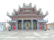 開帝殿

（修正為更為自然的翻譯）
皇帝の宮殿